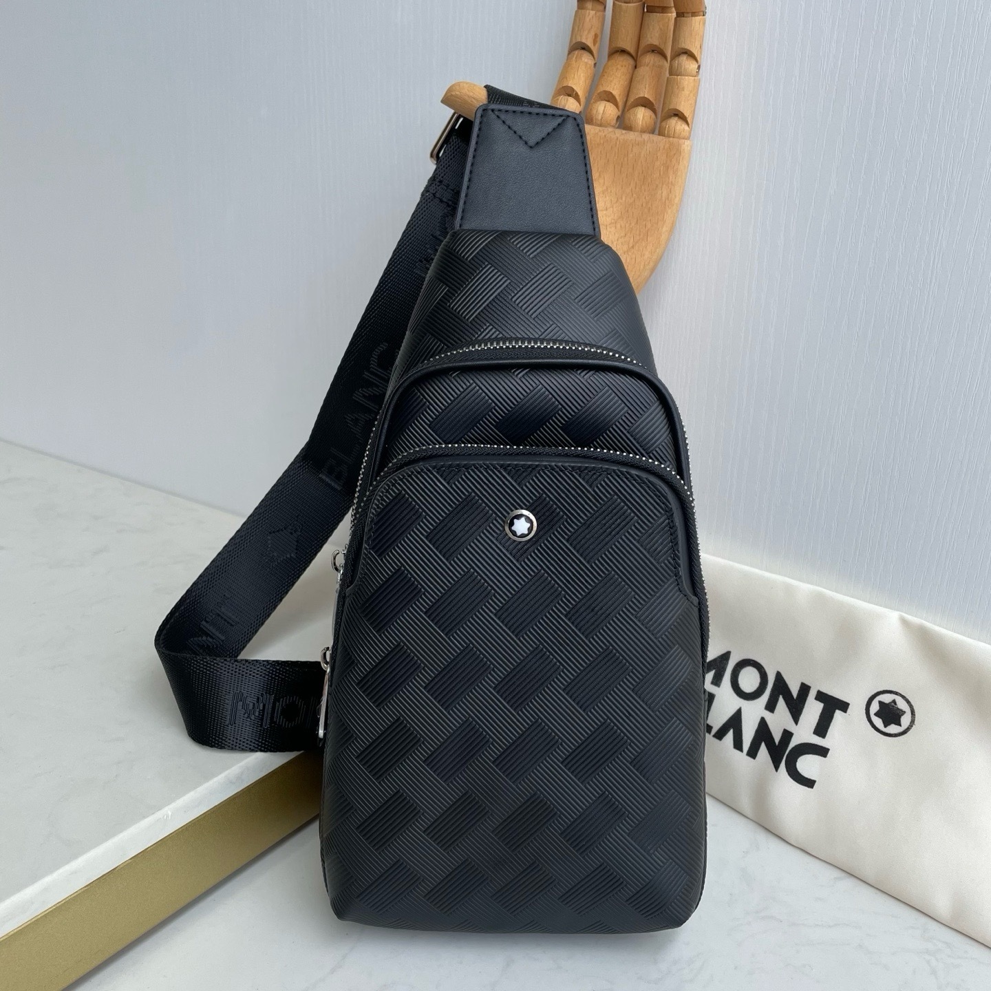 MONTBLANC胸包