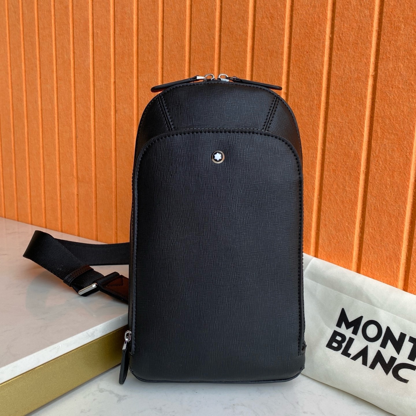 MONTBLANC胸包