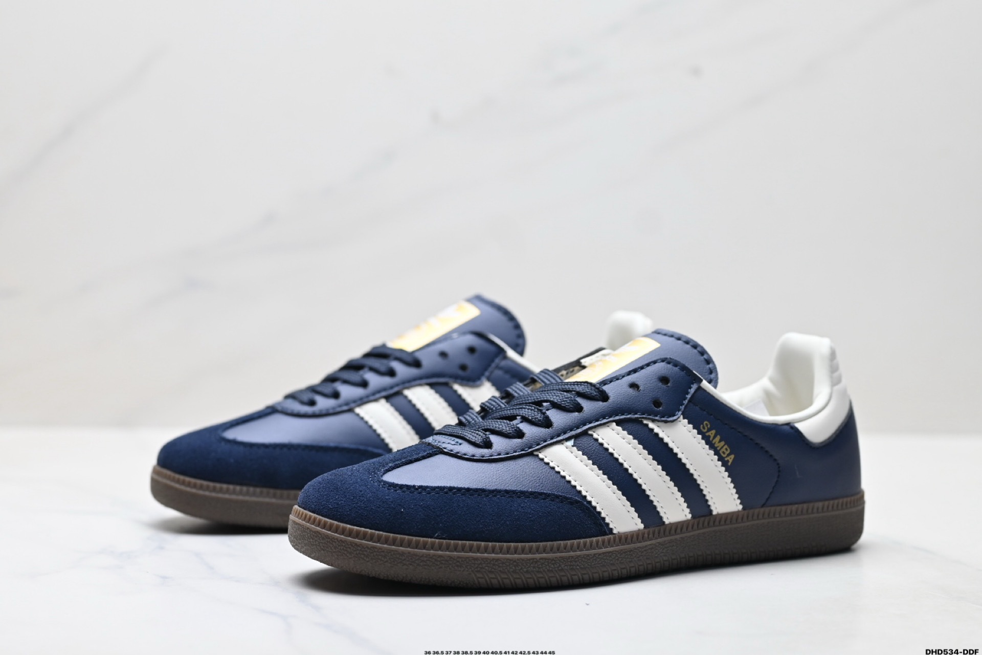 Adidas情侶鞋 阿迪達斯時尚休閒運動板鞋