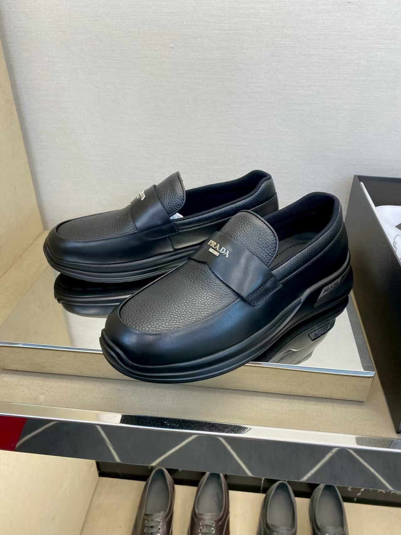PRADA男鞋 2025專櫃同步 普拉達經典爆款休閒鞋