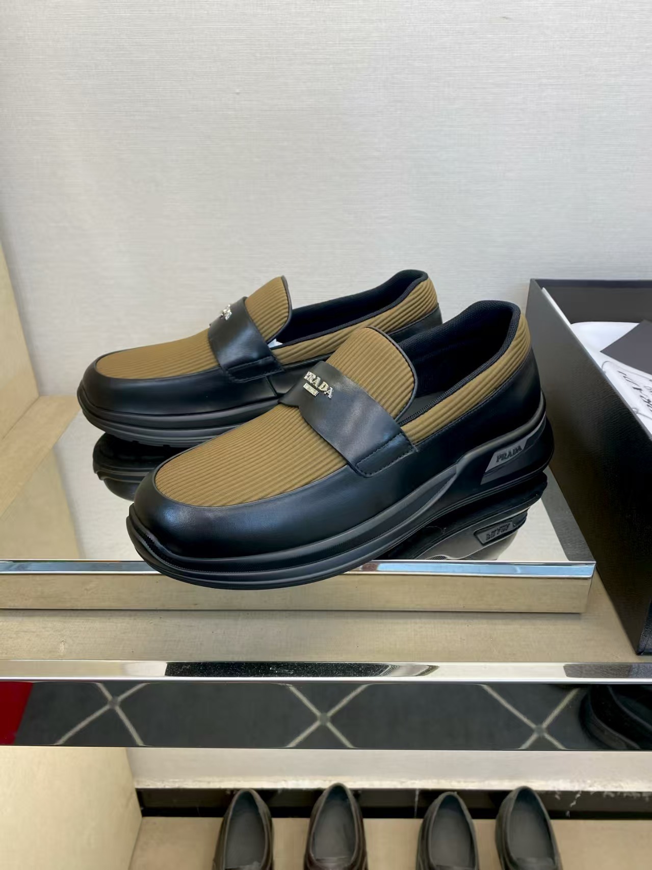 PRADA男鞋 2025專櫃同步 普拉達經典爆款休閒鞋