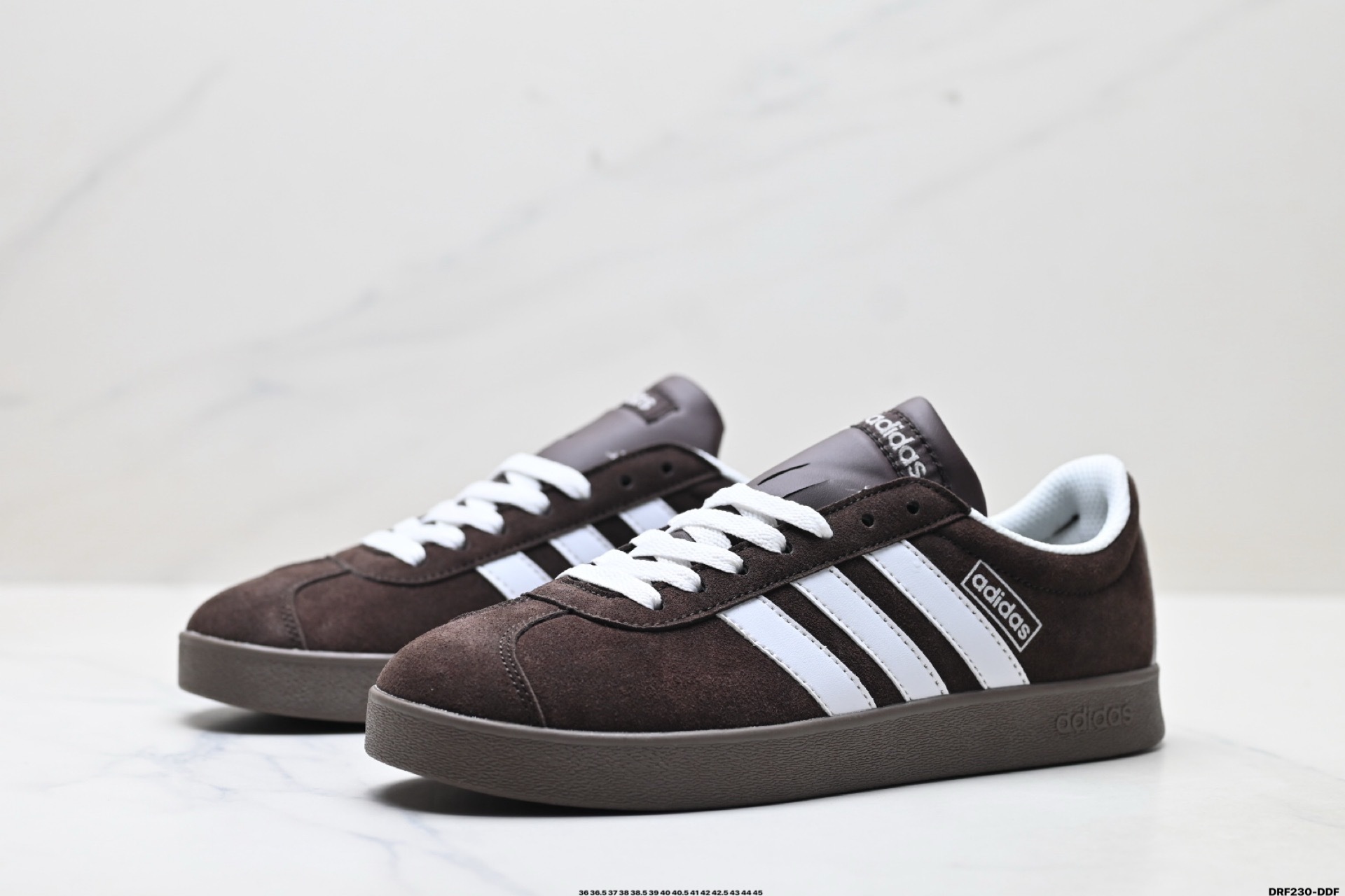 Adidas情侶鞋 阿迪達斯時尚休閒運動板鞋