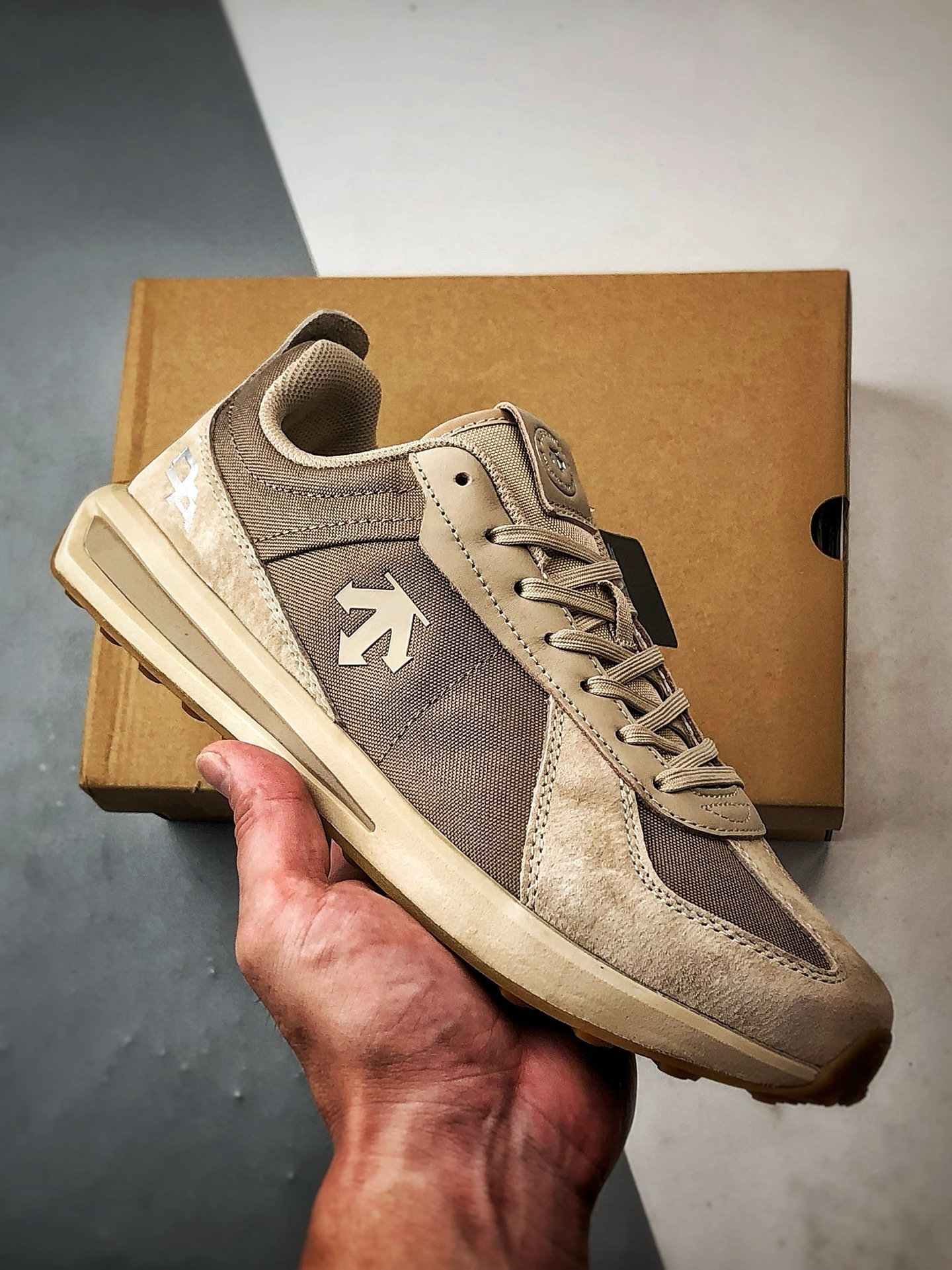 Descente情侶鞋 迪桑特時尚休閒運動跑步鞋