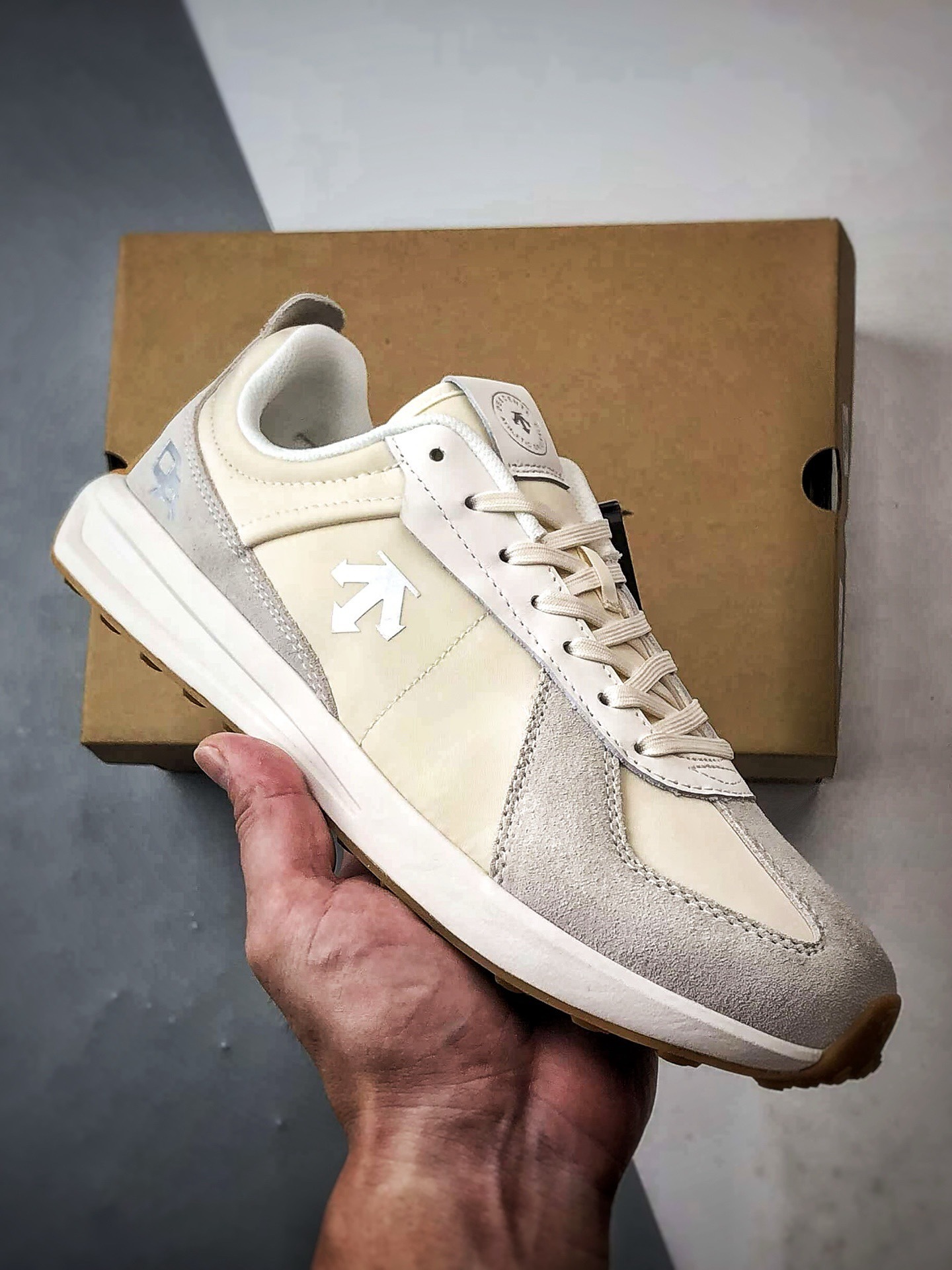 Descente情侶鞋 迪桑特時尚休閒運動跑步鞋