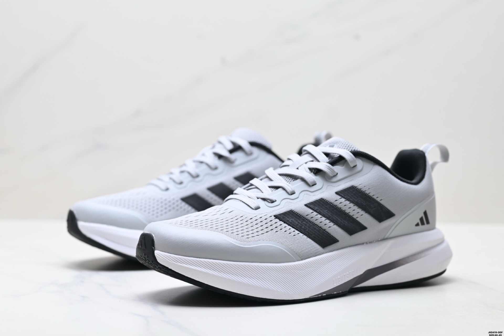 Adidas男鞋 阿迪達斯時尚休閒運動跑步鞋