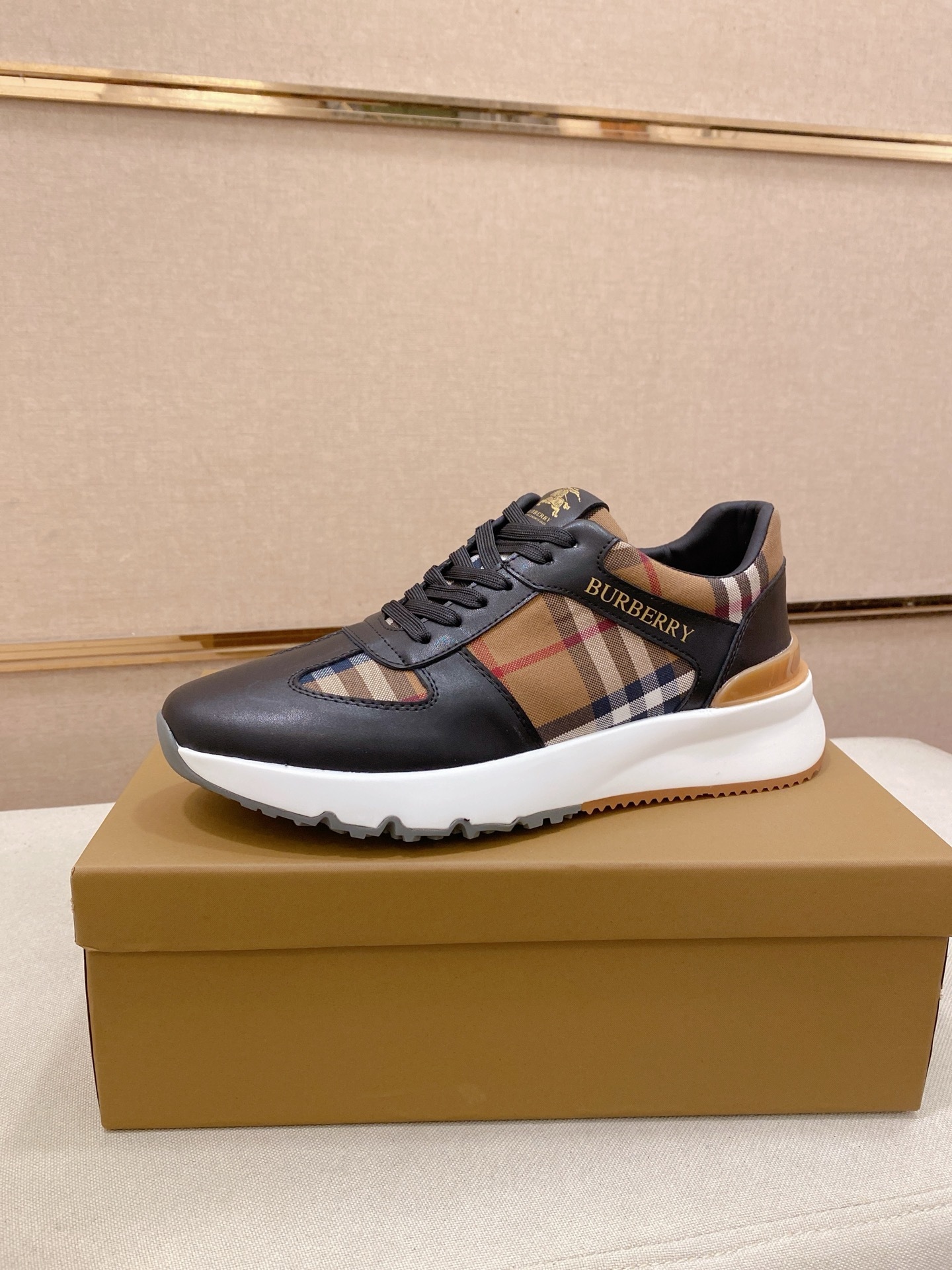 BURBERRY男鞋 2025專櫃同步 巴寶莉經典爆款休閒鞋