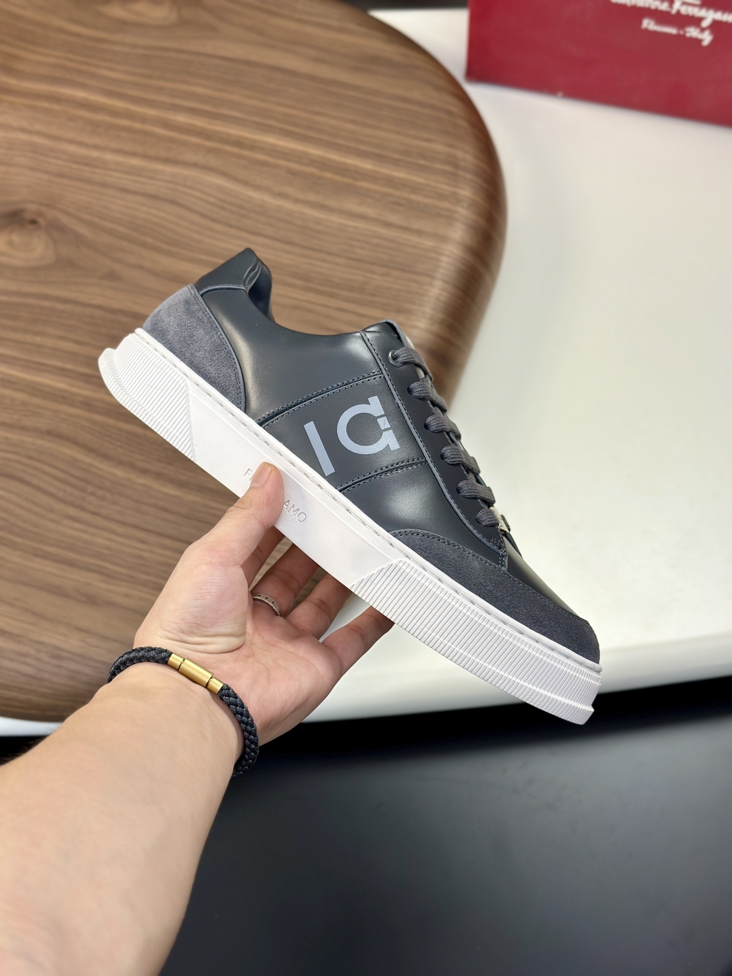 Ferragamo男鞋 2025專櫃同步 菲拉格慕經典爆款休閒鞋