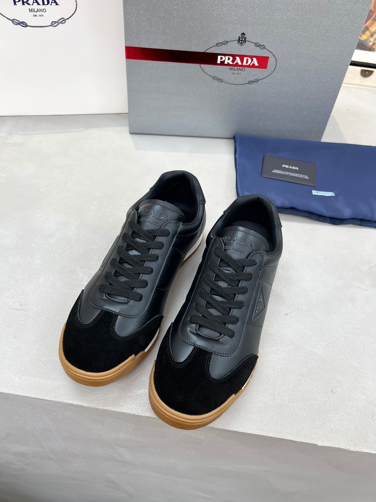PRADA情侶鞋 2025專櫃同步 普拉達經典爆款休閑鞋