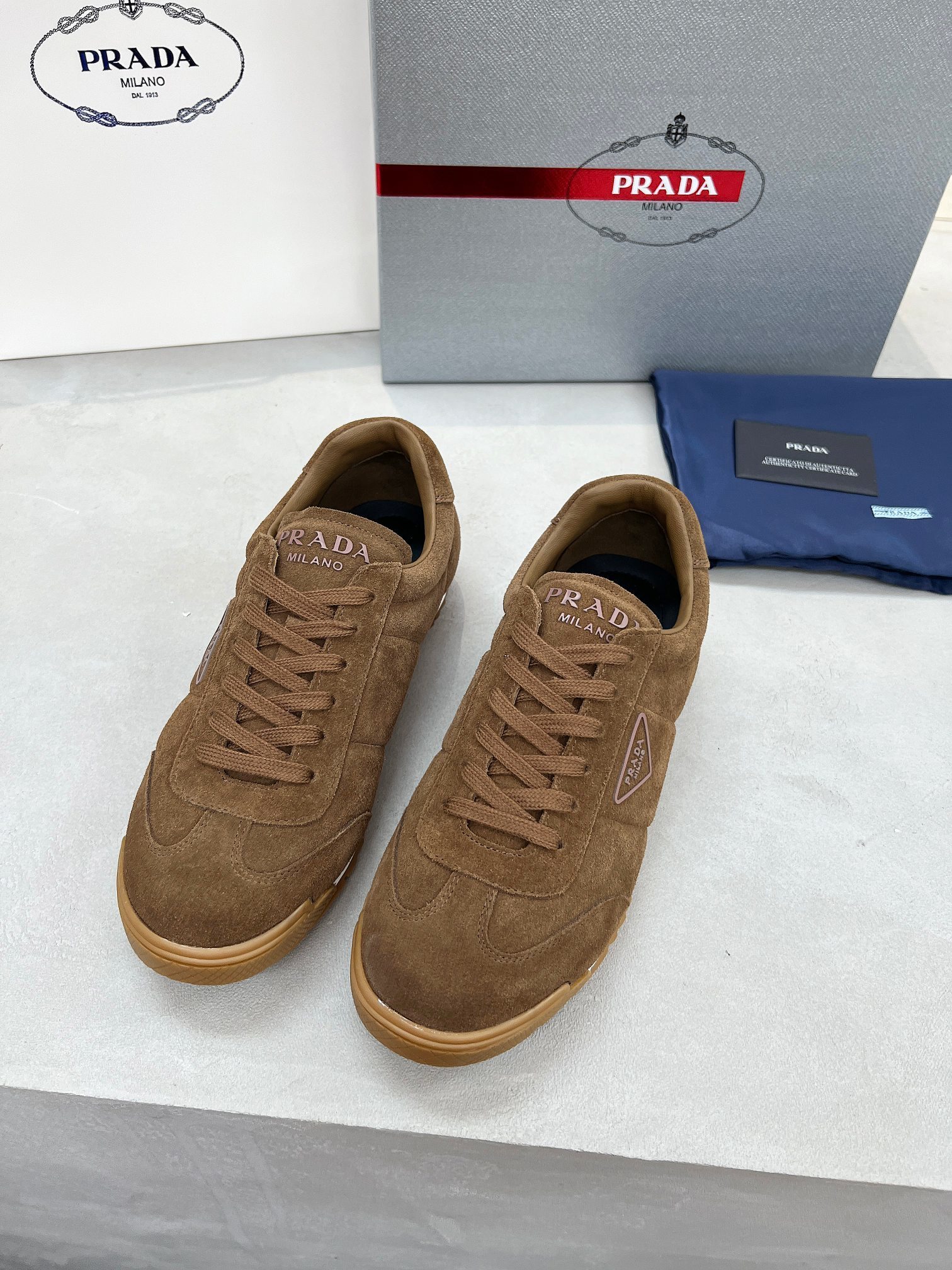 PRADA情侶鞋 2025專櫃同步 普拉達經典爆款休閑鞋
