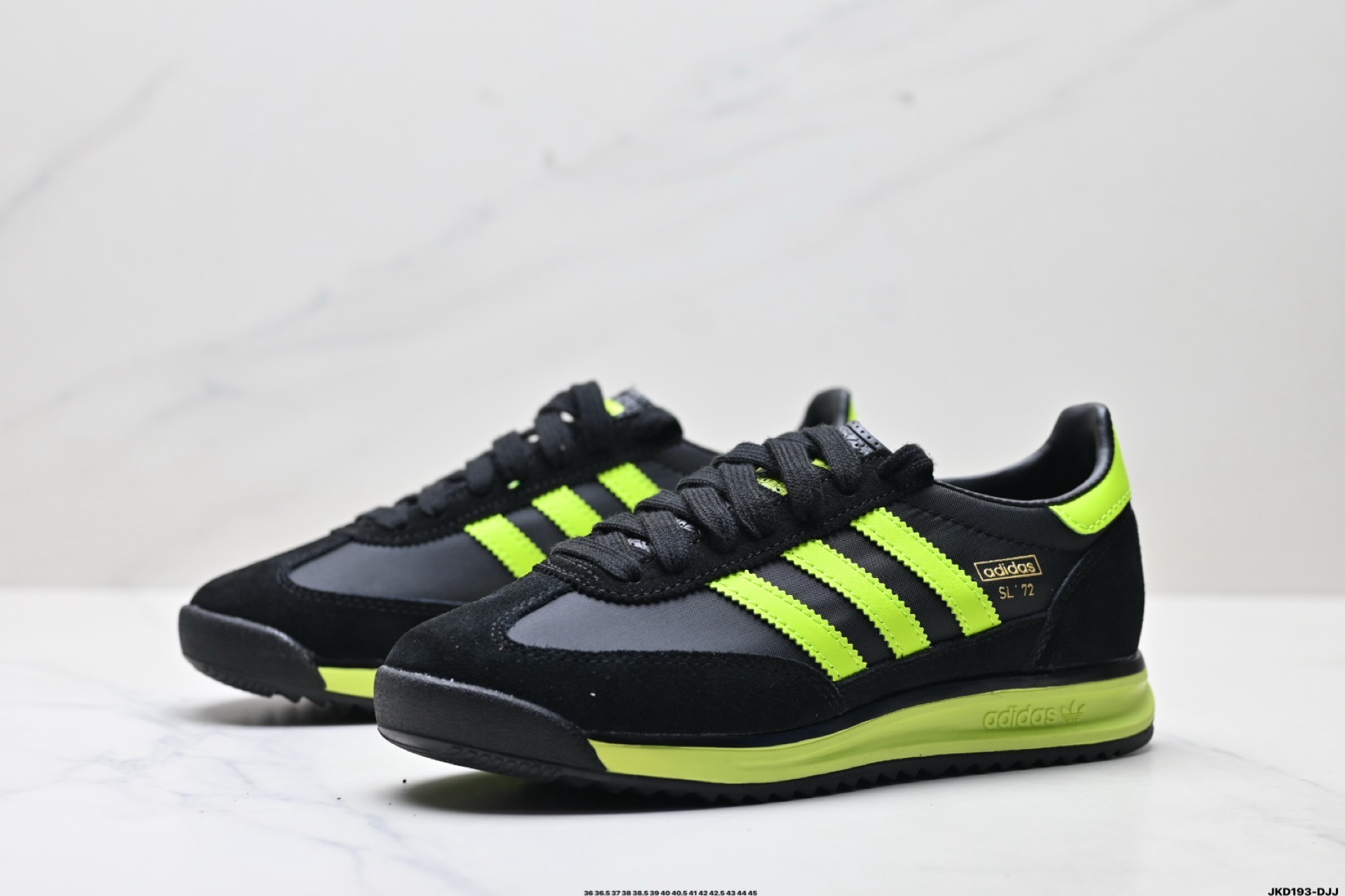 Adidas情侶鞋 阿迪達斯時尚休閑運動跑步鞋