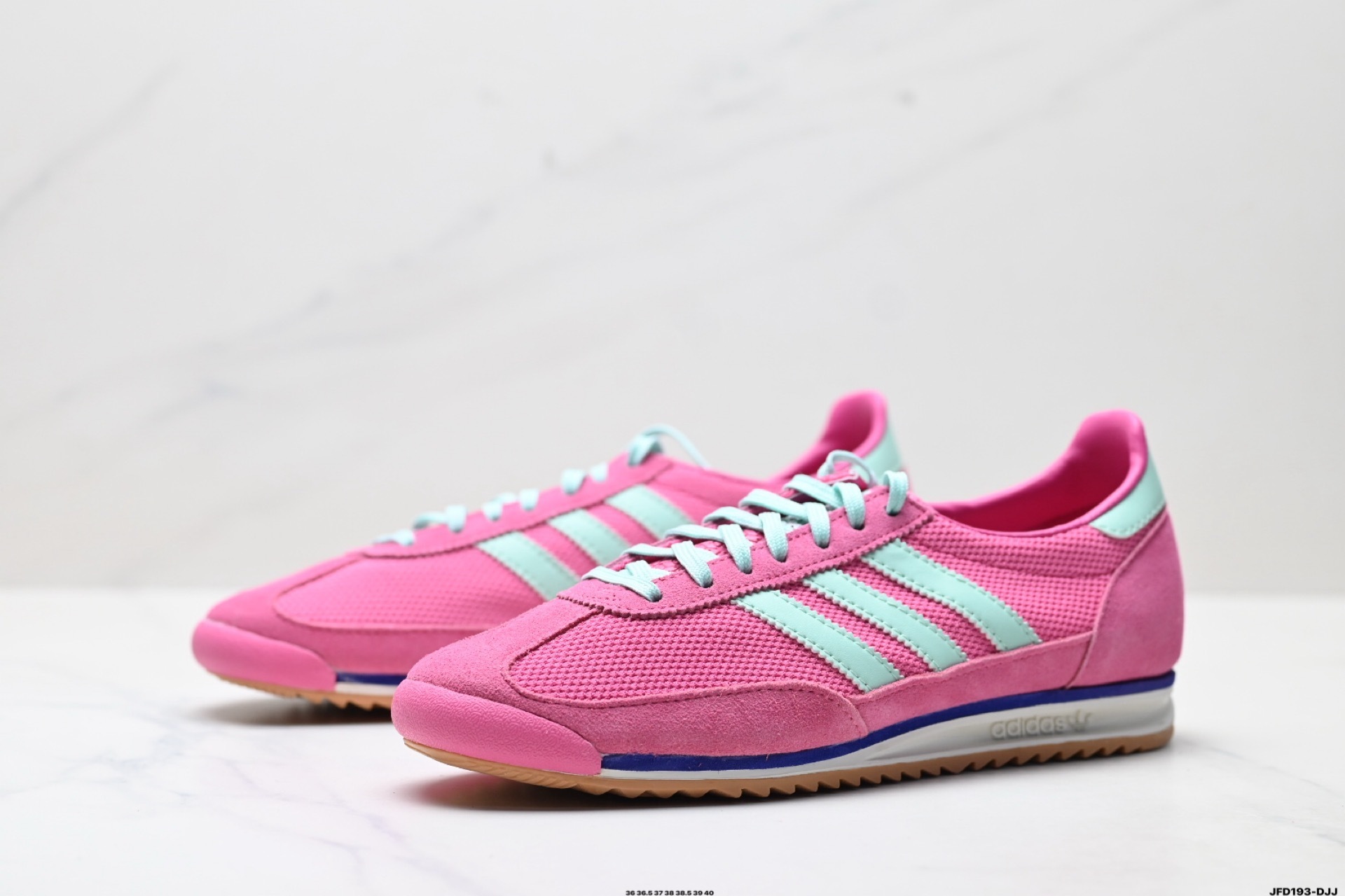 Adidas女鞋 阿迪達斯時尚休閑運動跑步鞋