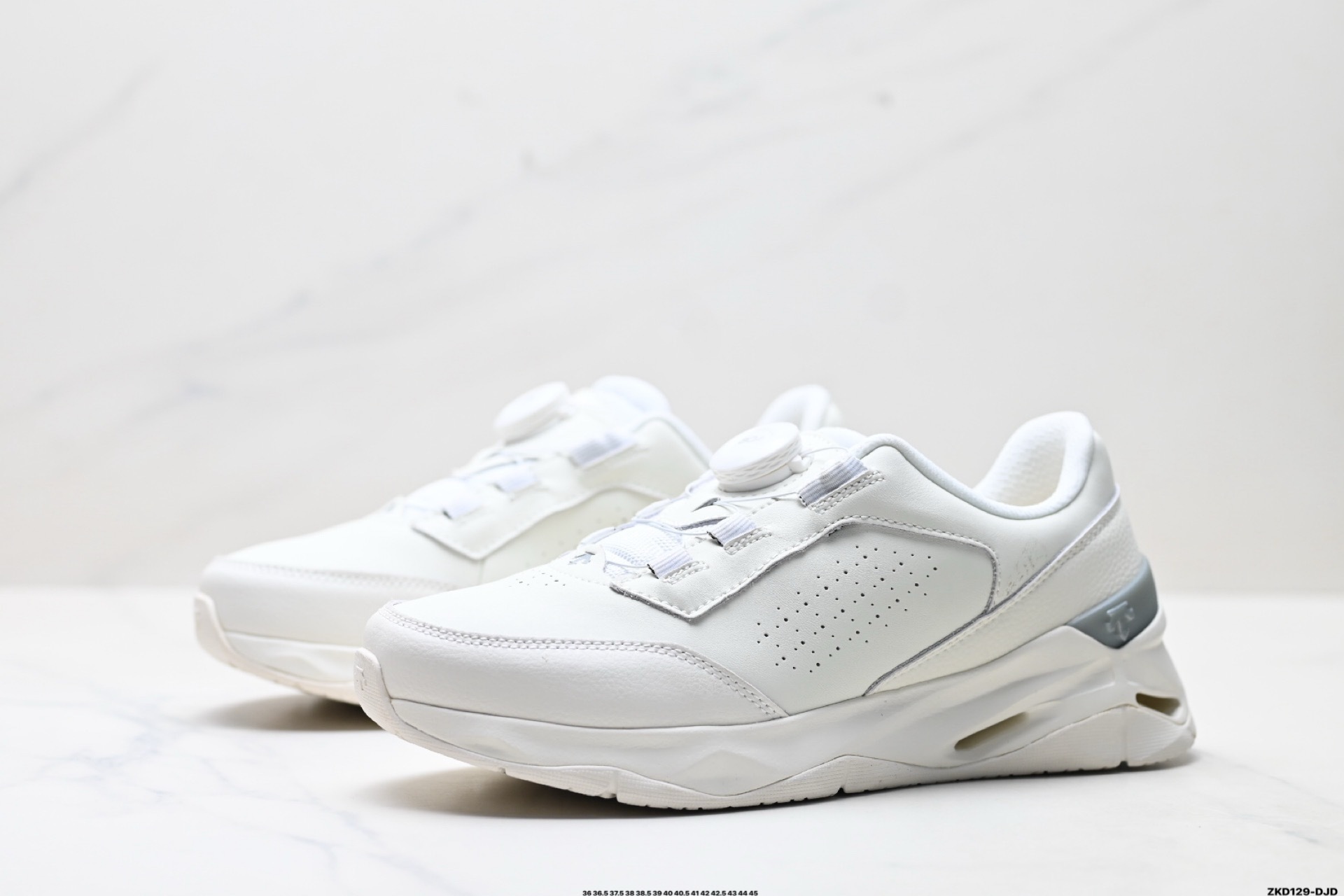 DESCENTE情侶鞋 迪桑特時尚休閑運動跑步鞋