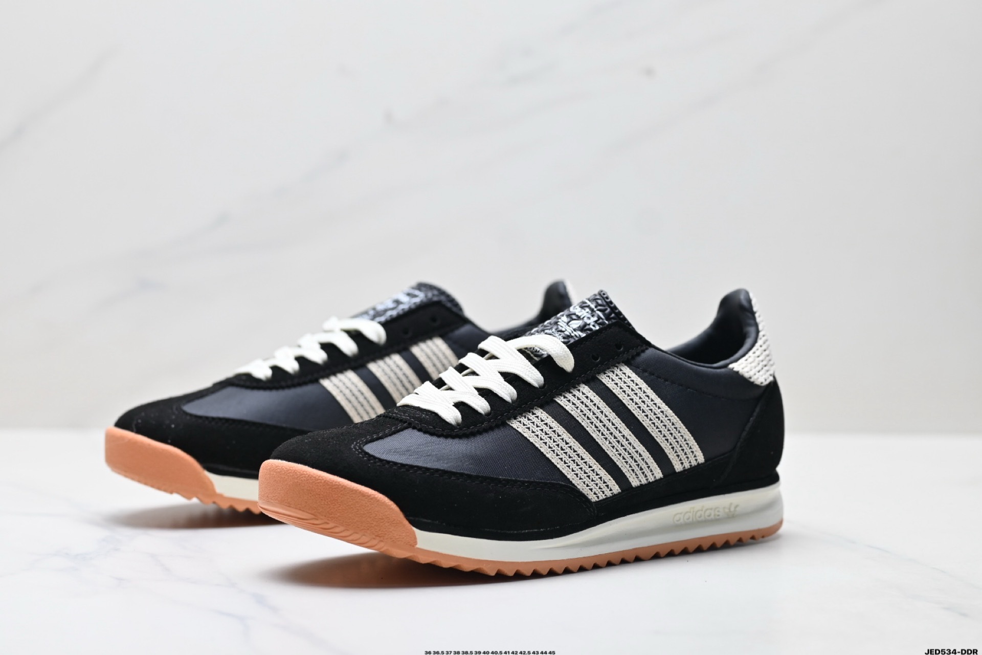 Adidas情侶鞋 阿迪達斯時尚休閒運動慢跑鞋