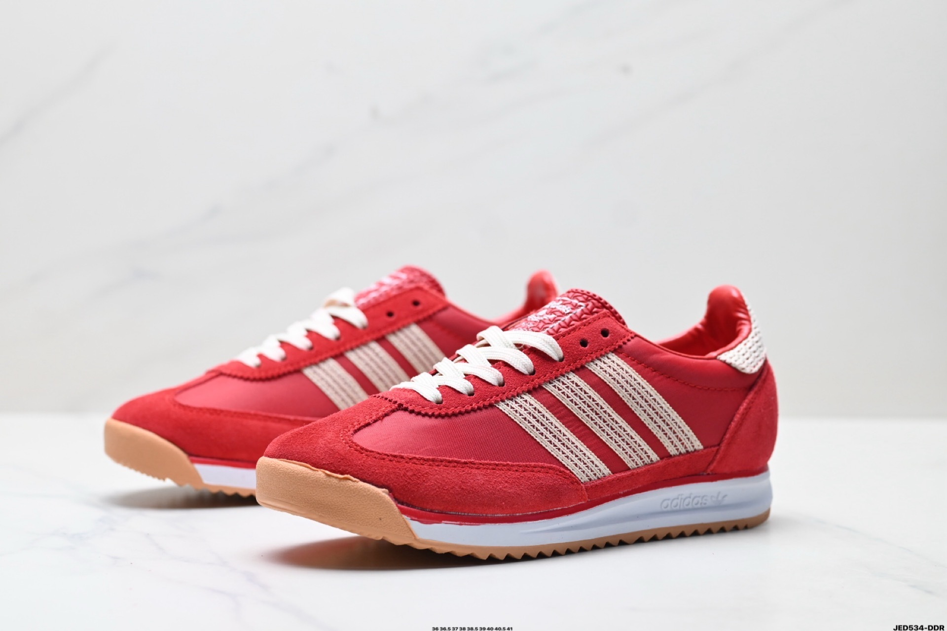 Adidas女鞋 阿迪達斯時尚休閒運動慢跑鞋