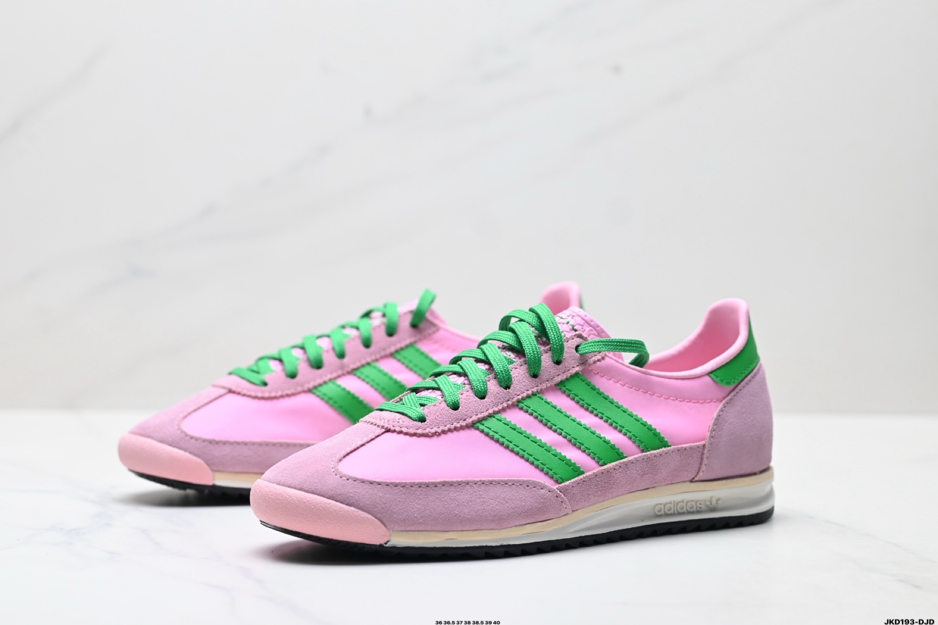 Adidas女鞋 阿迪達斯時尚休閑運動慢跑鞋