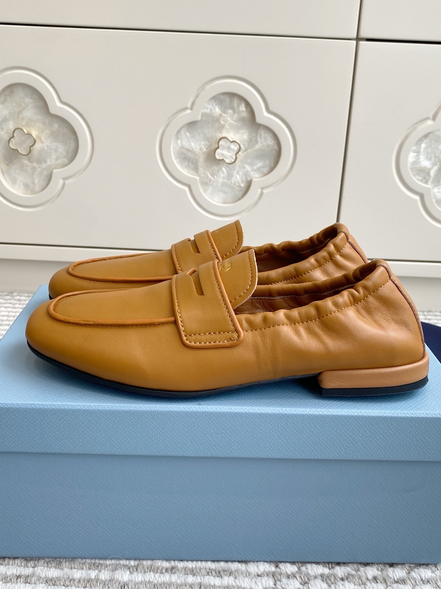 PRADA情侶鞋 2025專櫃同步 普拉達經典爆款樂福鞋