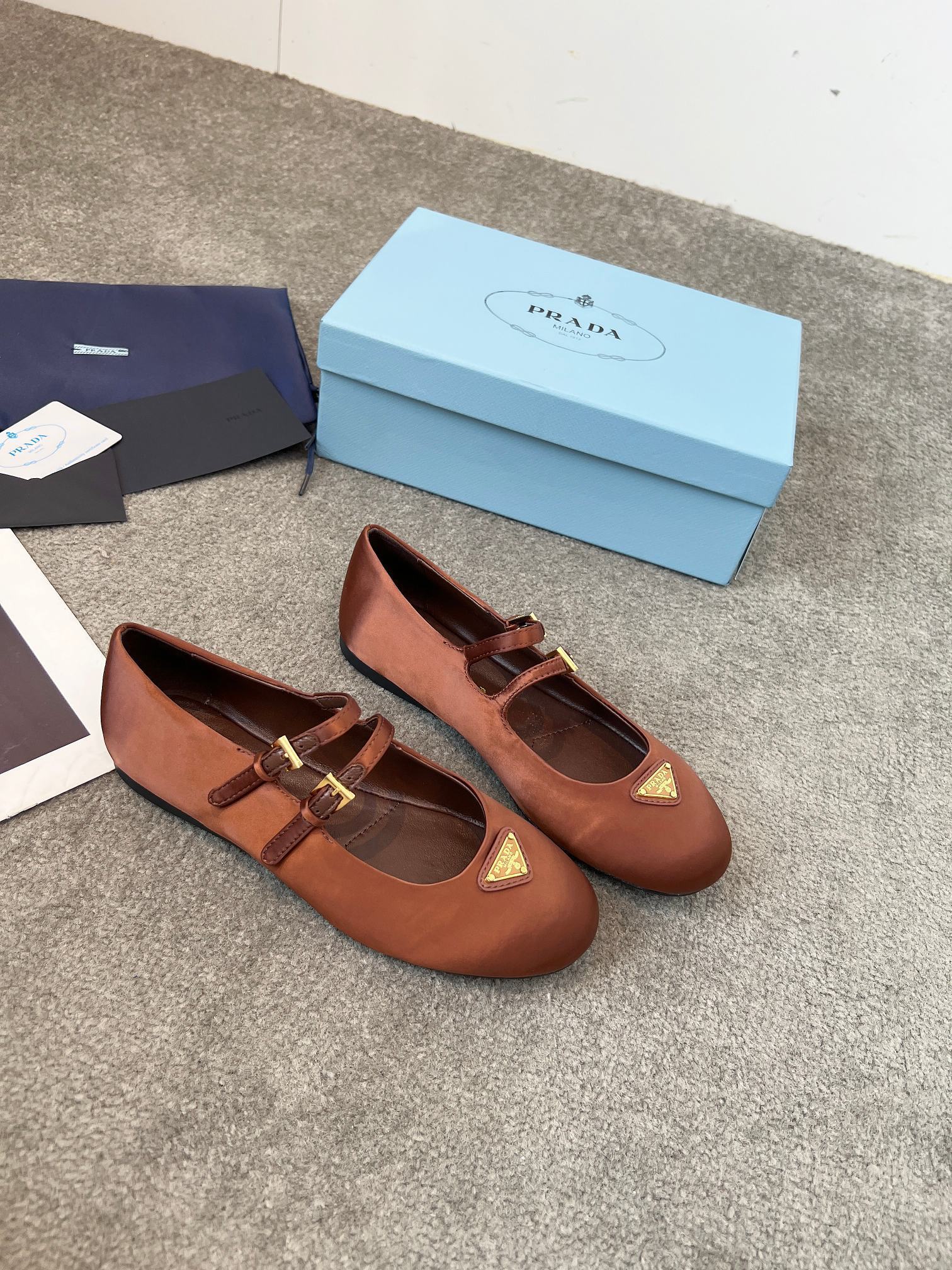 PRADA女鞋 2025專櫃同步 普拉達經典爆款樂福鞋